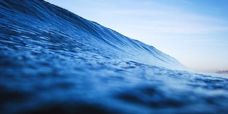 未来主义旅游攻略：用鲁多维斯塔葡萄酒解锁阿根廷美食地图，体验烤肉与恩帕纳达的灵魂搭配