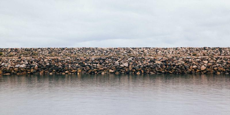 鲁多维斯塔橡木桶选用哲学：法国桶与美国桶如何塑造葡萄酒的未来主义旅游体验